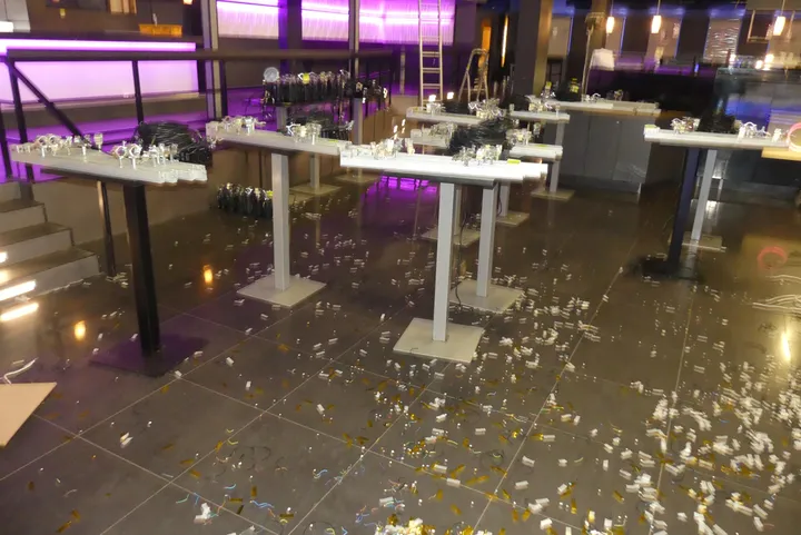 9x Stehtisch, ohne Inhalt Maße in cm ca. 60 x 60